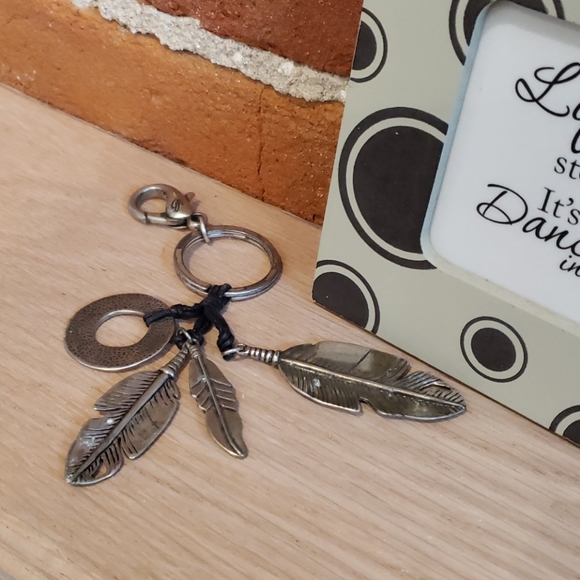 NWT Grace Adele feather bag clip/keychain - Picture 7 of 10